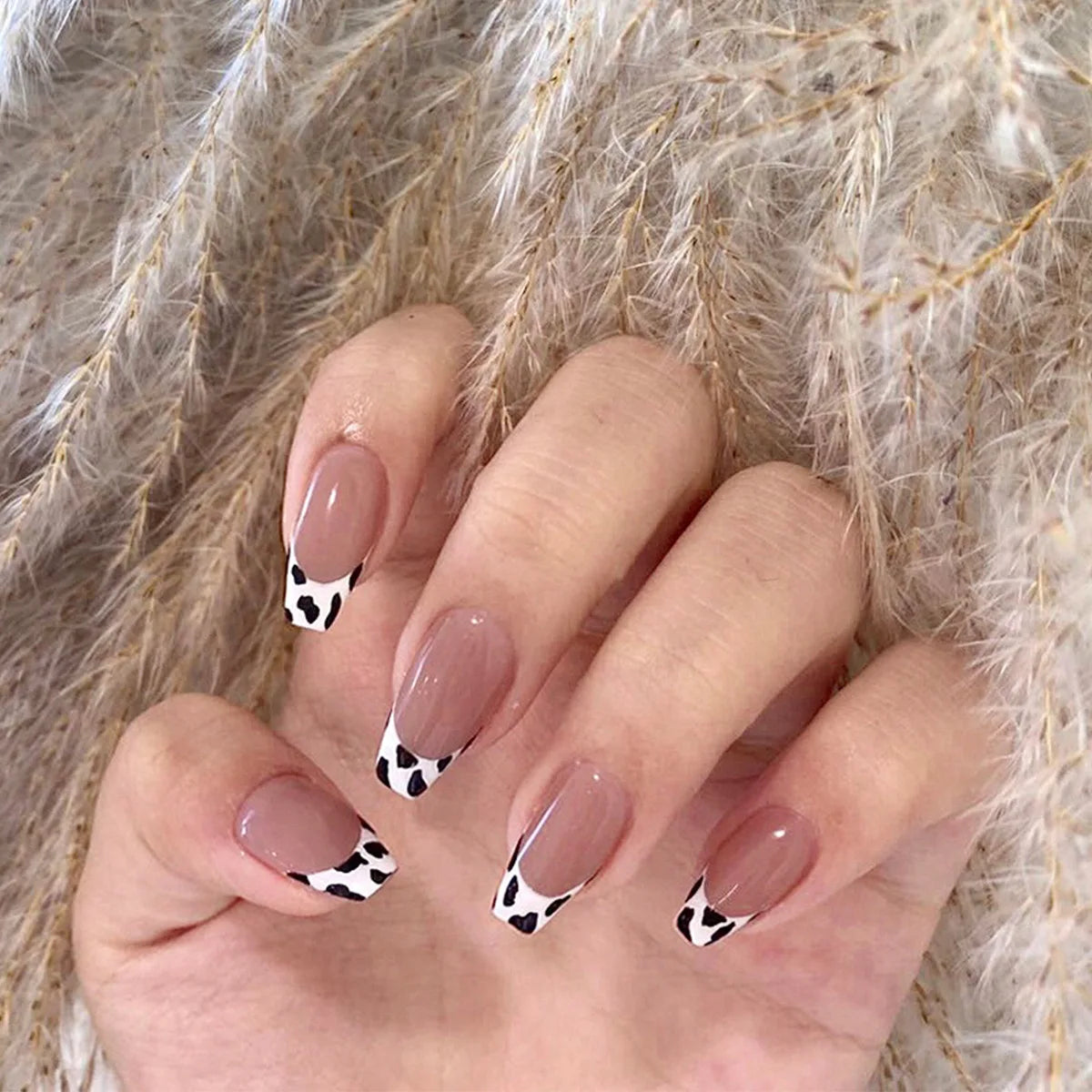 24Ps/Set Almond Slant Gold Line Lotus Pink Fake Nails Artificial Professional Material art False Nail Supplies For Professionals