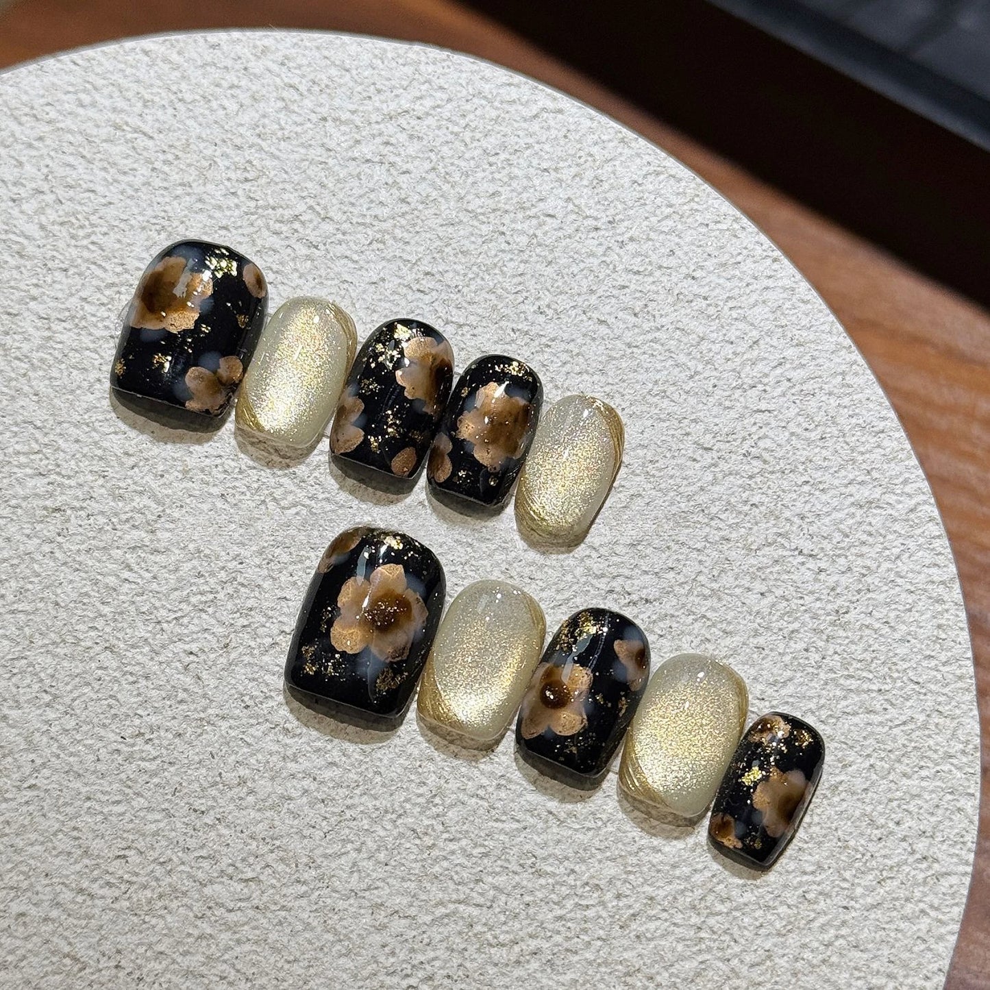 10Pcs Short Square Black White Handmade Nails with Gold Moon Design Glitter Cat Eye Fashion Nails Wearable Full Cover Press On